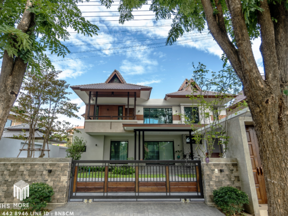 A Luxury House for Sale Contemporary style combination with Thai Lanna Style buit-in teak furniture