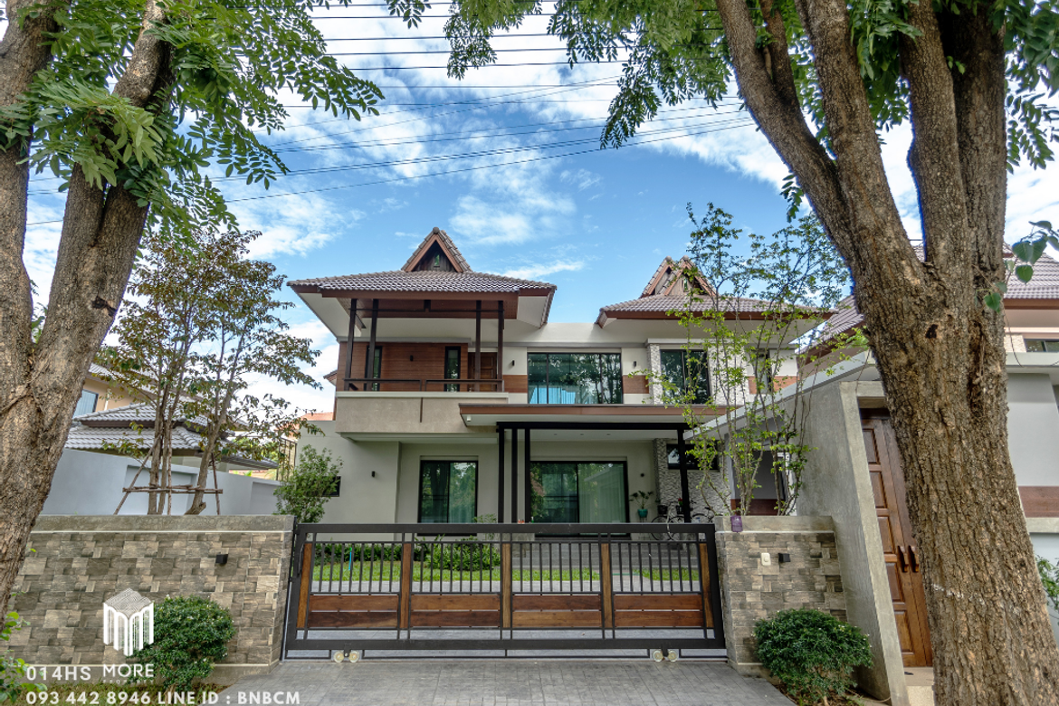 A Luxury House for Sale Contemporary style combination with Thai Lanna Style buit-in teak furniture