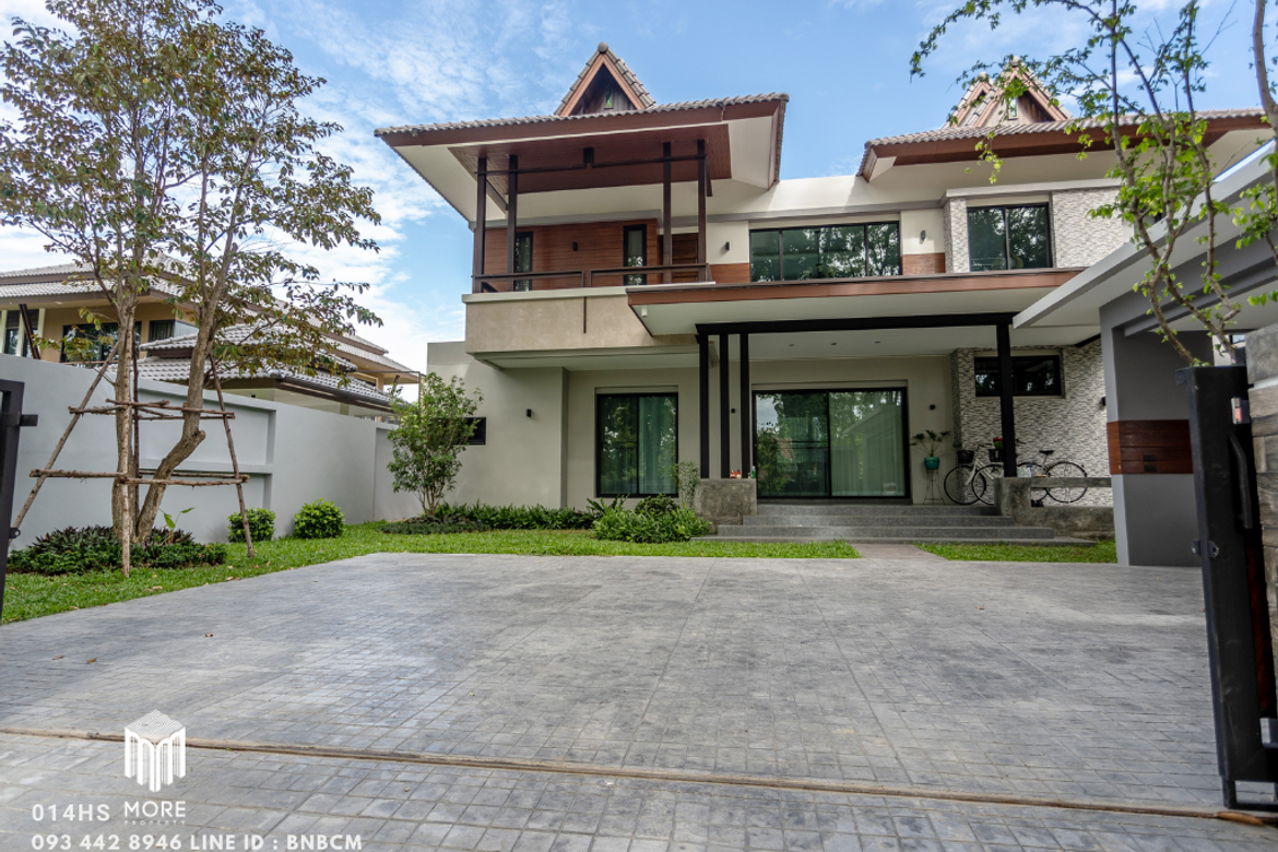 A Luxury House for Sale Contemporary style combination with Thai Lanna Style buit-in teak furniture