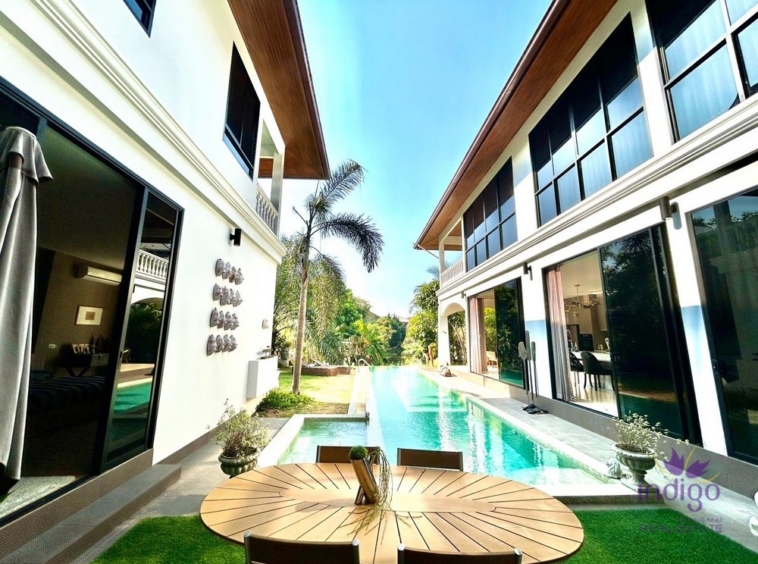 Luxury Custom-Built Pool Villa with 5 bedroom private swimming pool For Sale at Flora Ville