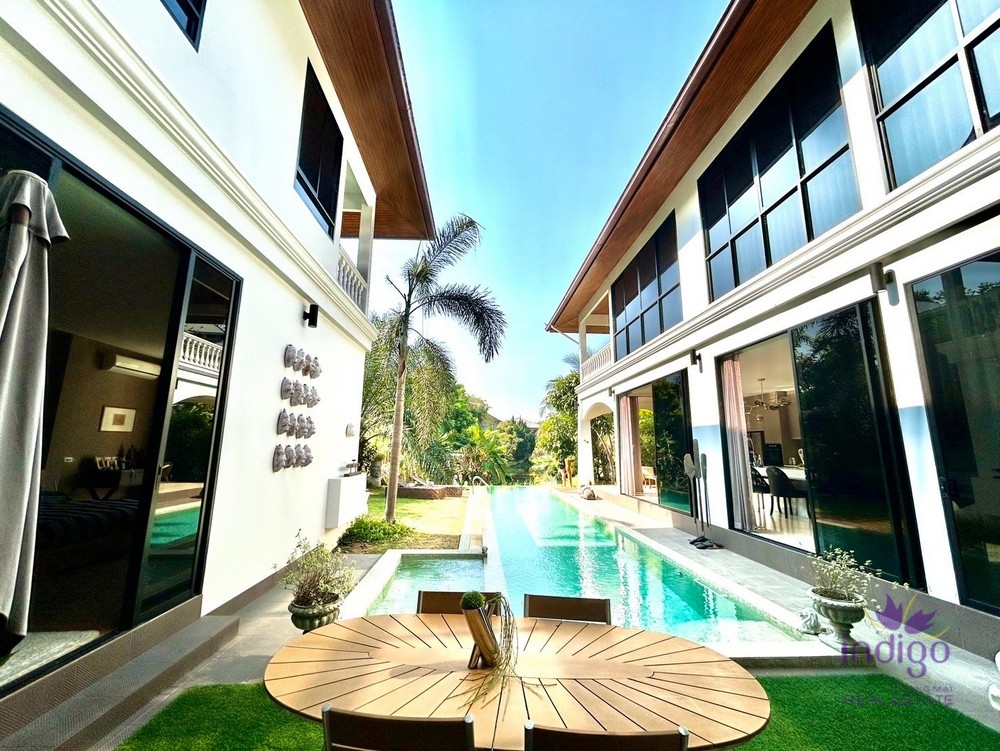 Luxury Custom-Built Pool Villa with 5 bedroom private swimming pool For Sale at Flora Ville