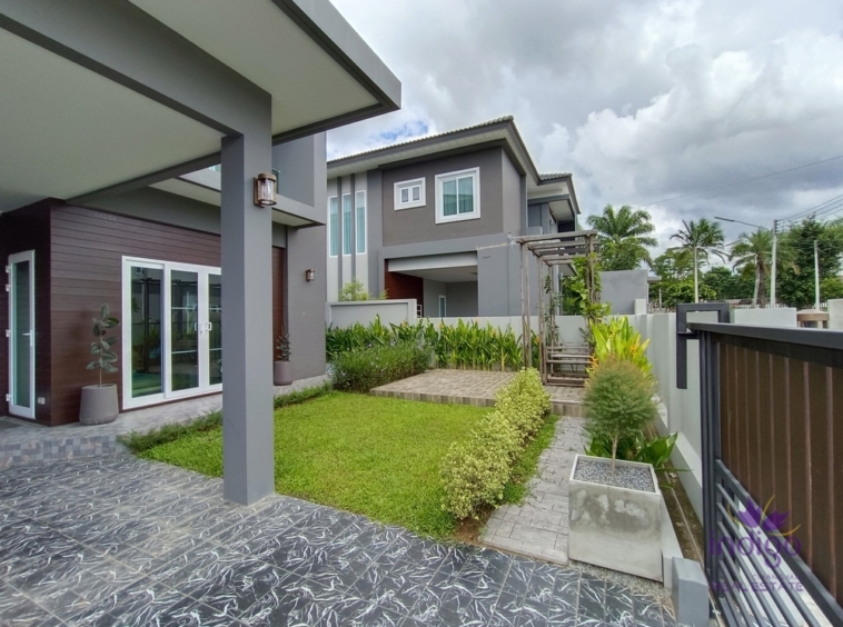 Brand new! Stylishly decorated home in an exclusive community on Hangdong-Samoeng Road. Close to many international schools!-I-3739