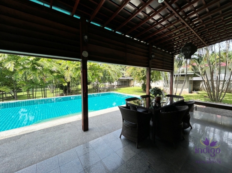 Beautiful 6 bedroom pool villa for sale on a big plot of land over 2.5 rai in Namphrae