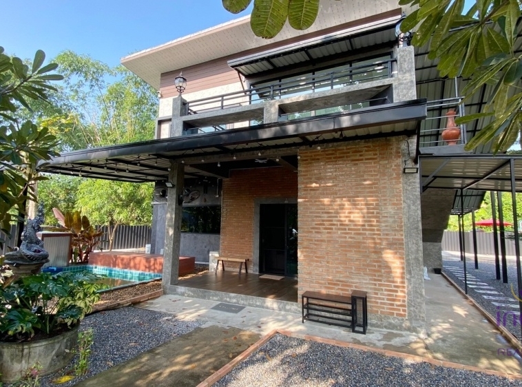 Contemporary industrial style 3 bedroom house for rent in a private and quiet location in Moo Baan Royal View