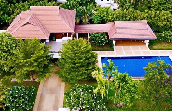 4 Bedroom Pool Villa for Sale in Mae Rim All teak style decoration