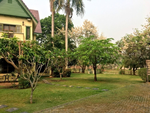 Well maintained 6 Bedroom Property For Sale Lakeview Park 2 Sanphiseur Muang Chiang Mai-I-2846