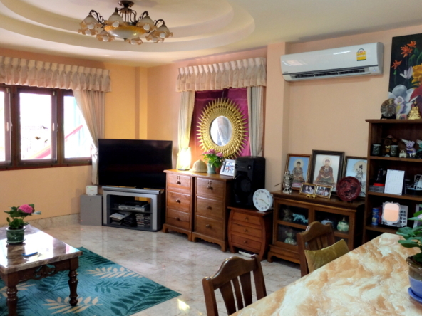 4 Bedroom Family Home For Sale in San Kamphaeng Chiang Mai-I-2845