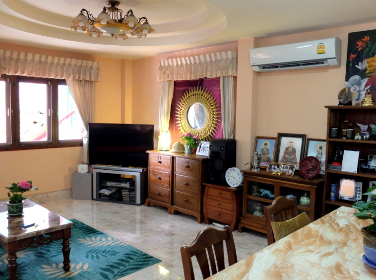 4 Bedroom Family Home For Sale in San Kamphaeng Chiang Mai-I-2845