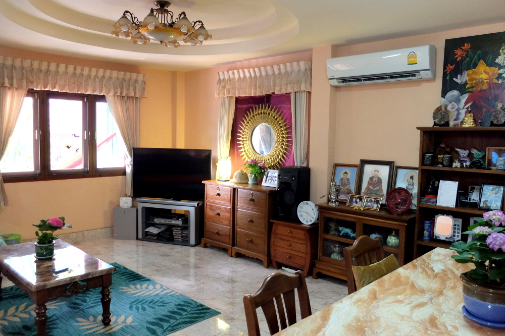 4 Bedroom Family Home For Sale in San Kamphaeng Chiang Mai-I-2845