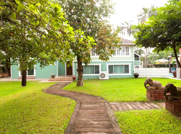 Wonderful Property For Sale with 4 Houses Total 11 Bedrooms Saraphi Chiang Mai-I-2784