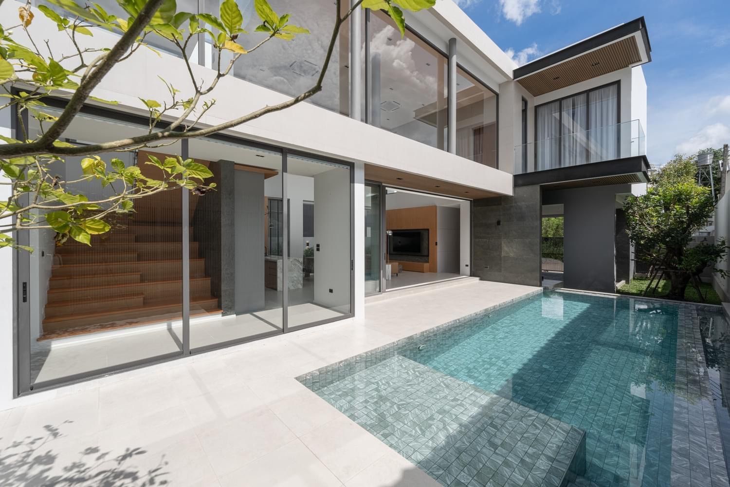 Luxurious Modern Pool Villa in Prime Chiang Mai Location-TNP-D1168