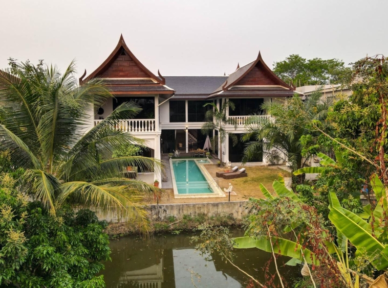 5 Bedroom Pool Villa in Flora Ville