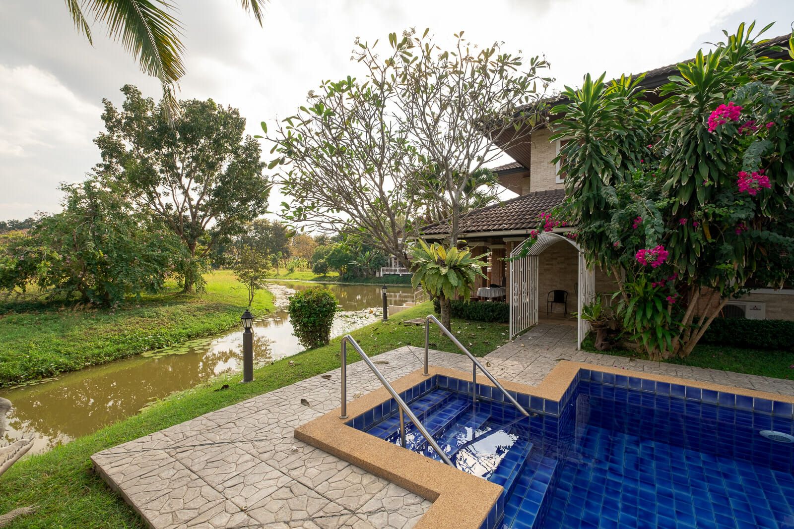 4 Bedroom Lakeside Pool Villa in Doi Saket-TNP-D937