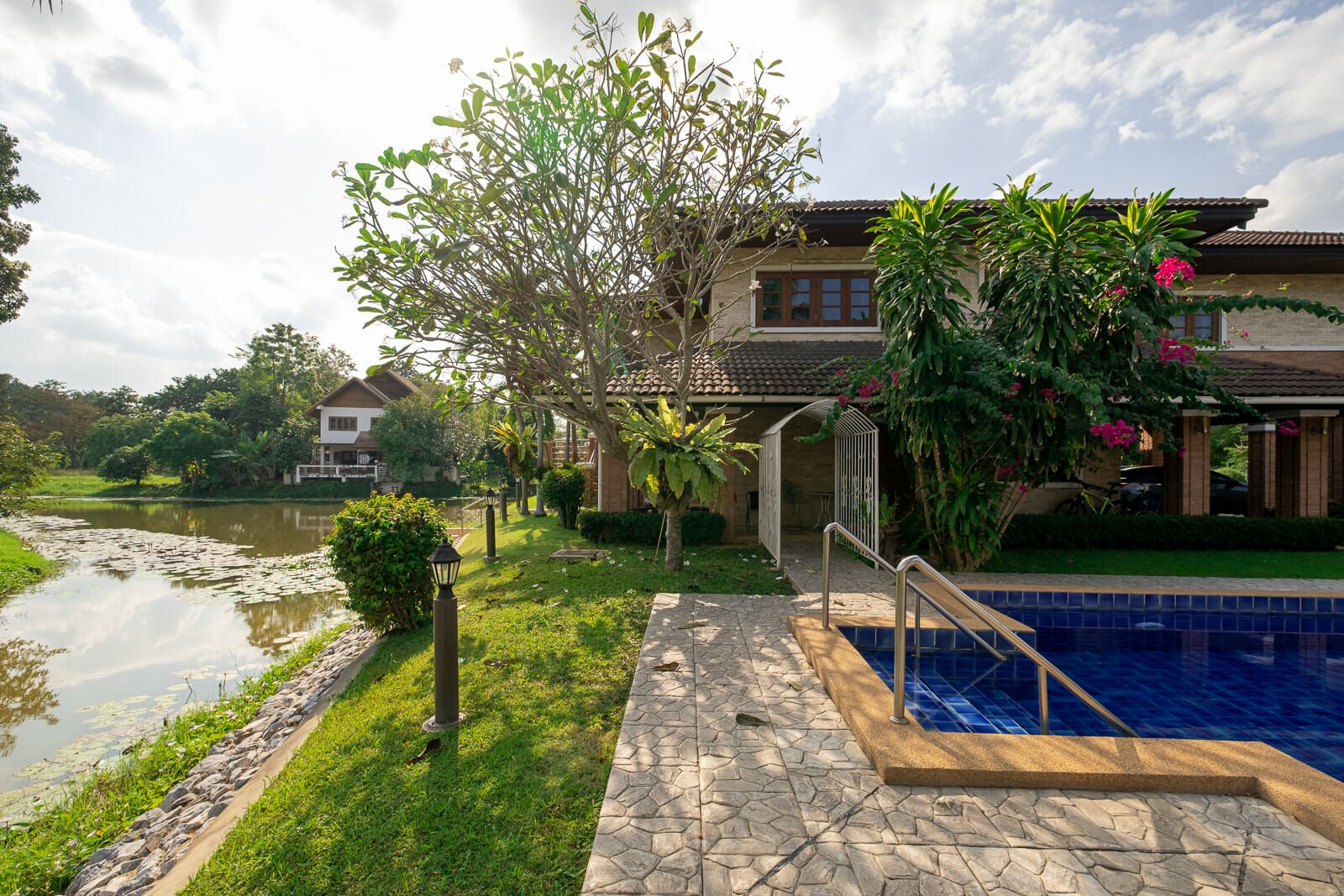 4 Bedroom Lakeside Pool Villa in Doi Saket-TNP-D937