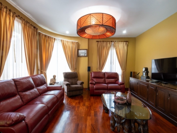 6 Bedroom Luxury Property with Large Grounds in Hang Dong-TNP-D1141