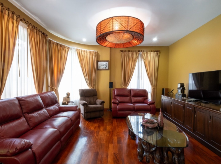 6 Bedroom Luxury Property with Large Grounds in Hang Dong-TNP-D1141