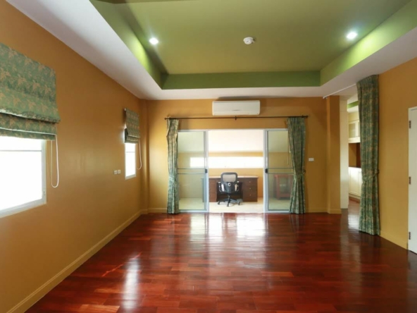 4 Bedroom with Large Separate Kitchen in Hang Dong-TNP-D830