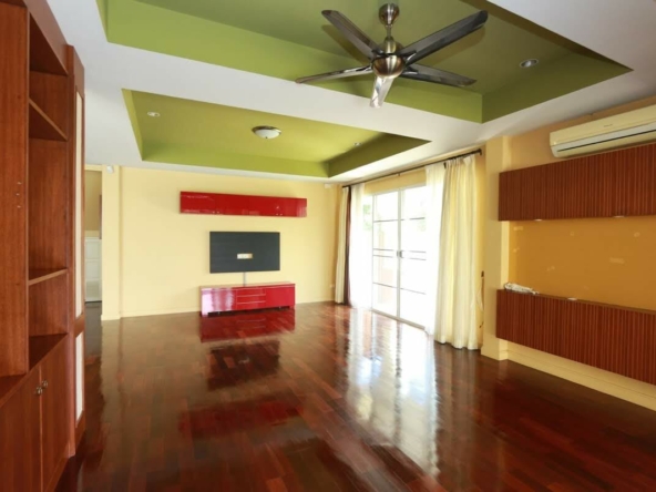 4 Bedroom with Large Separate Kitchen in Hang Dong-TNP-D830