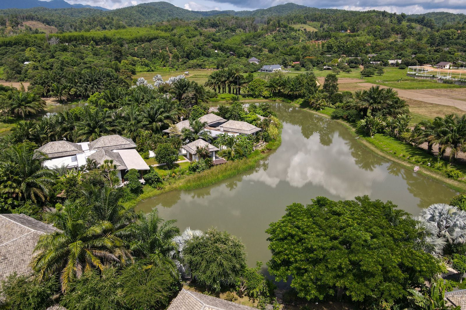 2 Bedroom Lakeside Villa with Guesthouse in Mae Rim-TNP-D1143