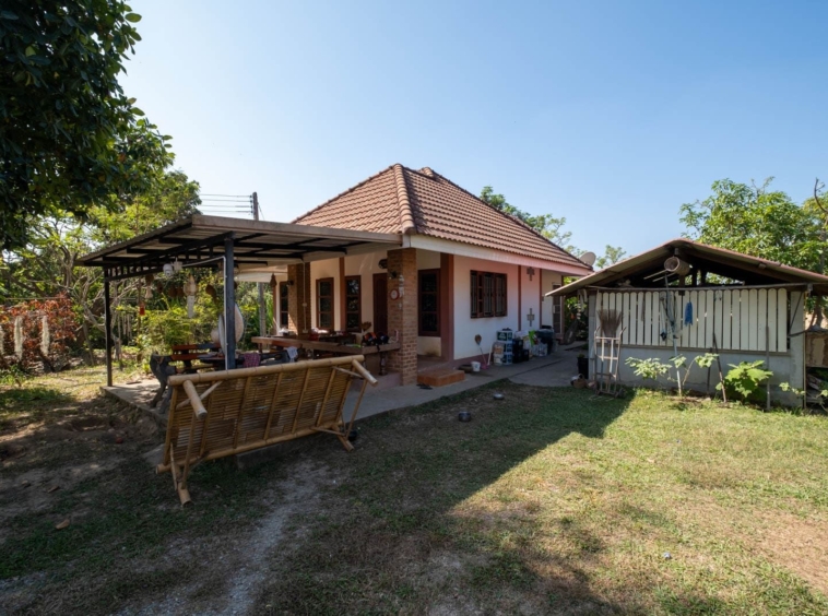 2 Bedroom Thai Style with Guesthouse on 3 Rai in Saraphi-TNP-D1107