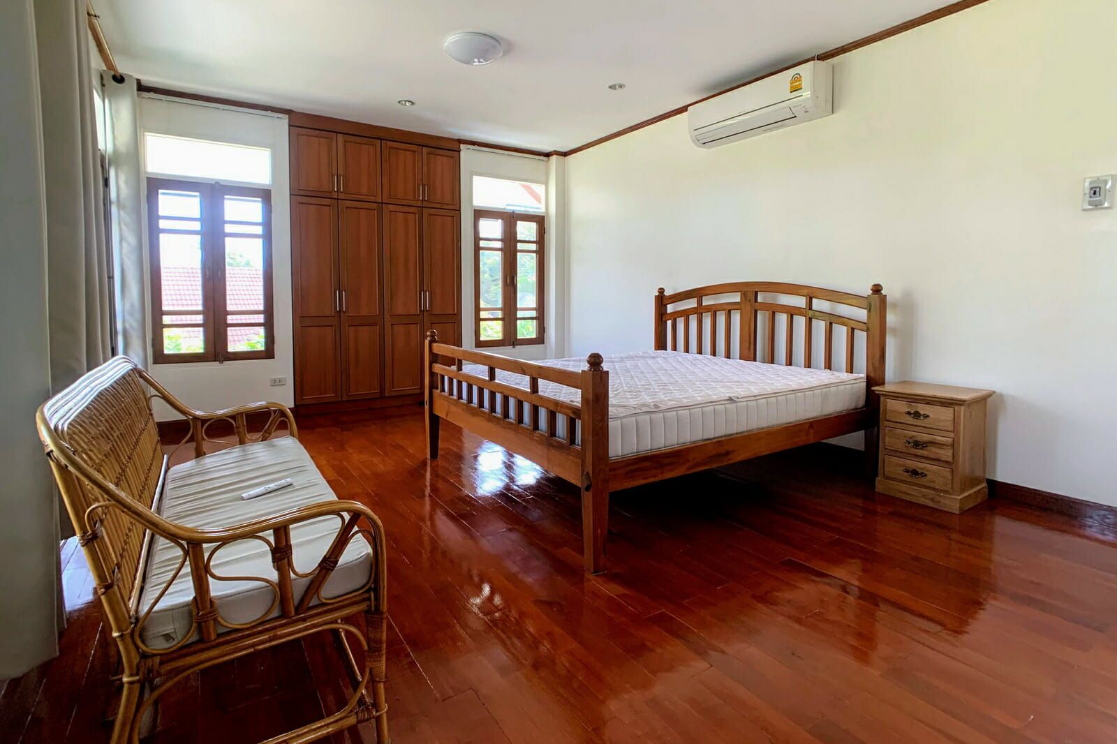 4 Bedroom with Large Garden near CM University-TNP-D80