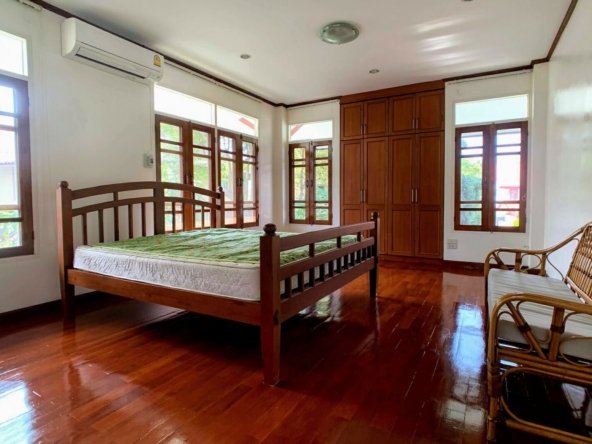 4 Bedroom with Large Garden near CM University-TNP-D80