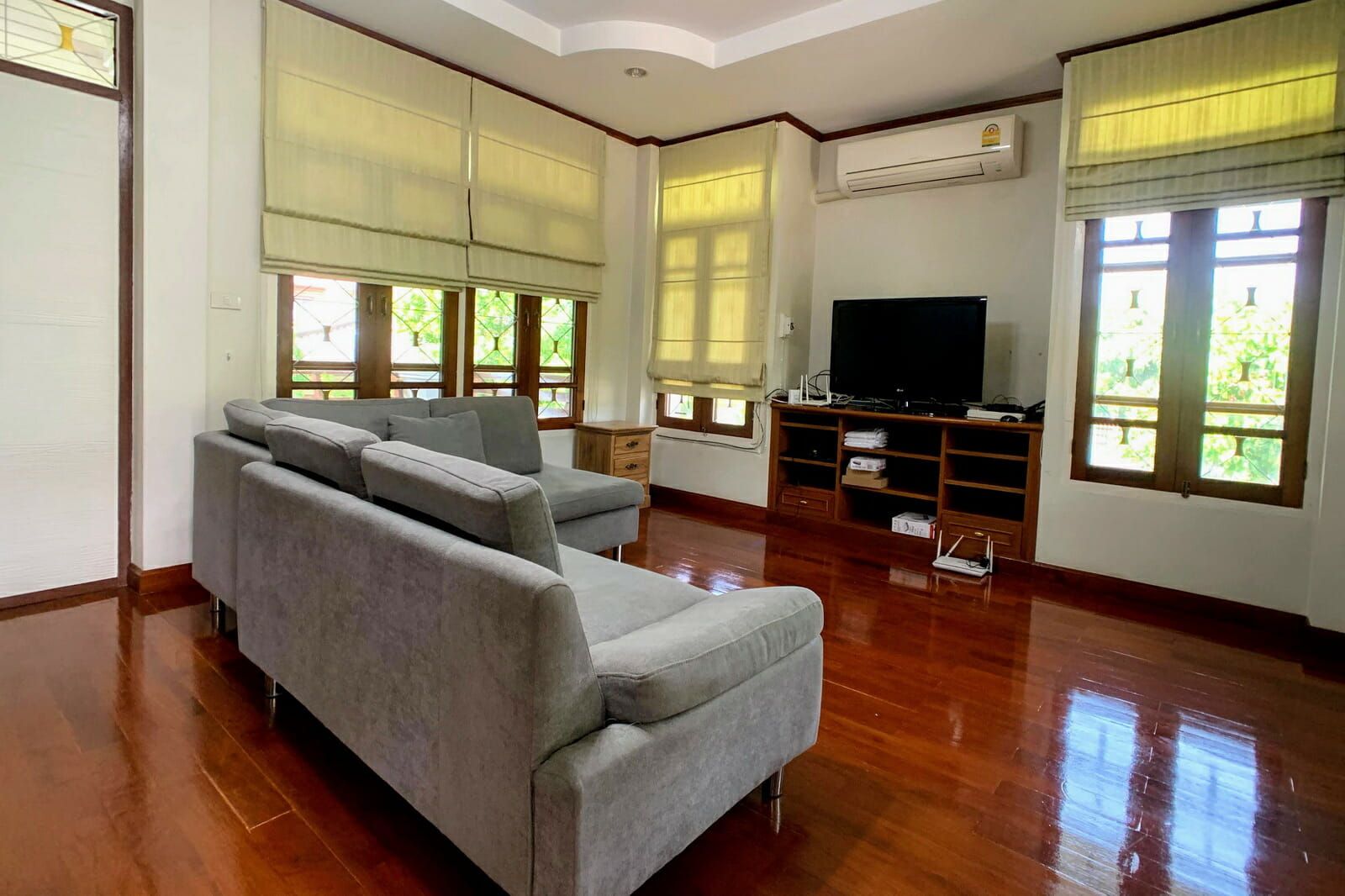 4 Bedroom with Large Garden near CM University-TNP-D80