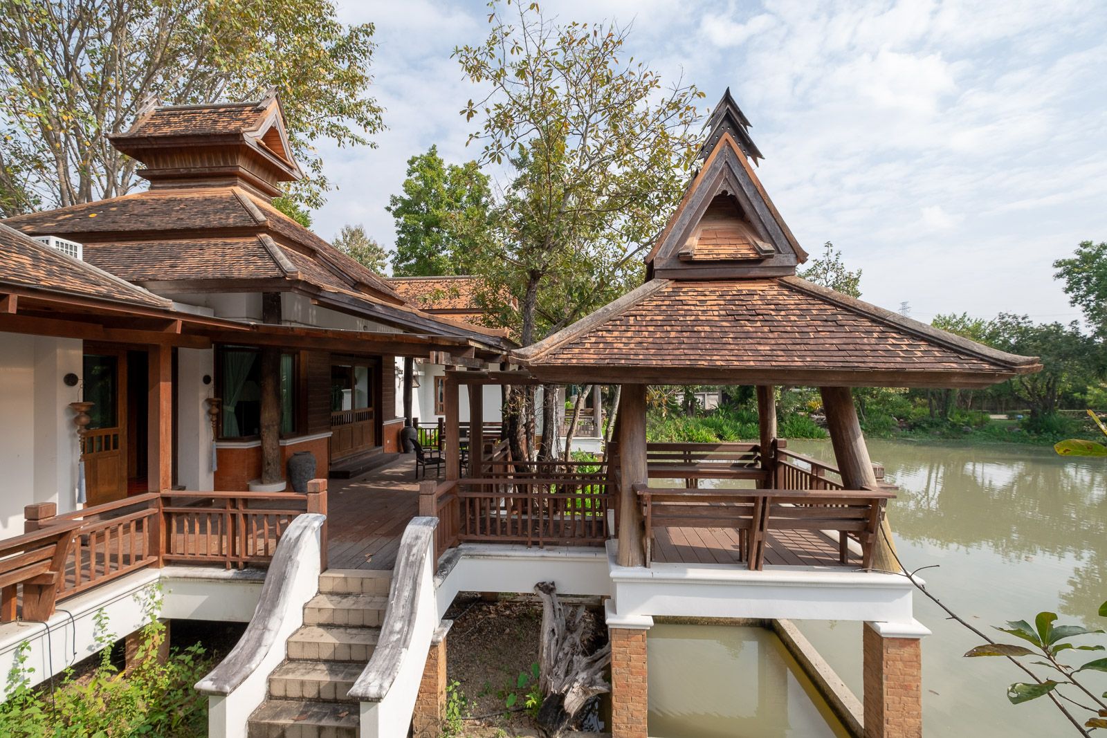 3 Bedroom Lakeside Lanna Style Villa in Lamphun-TNP-D942