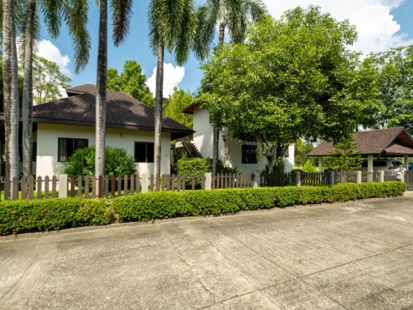 Western Style Bungalow with Two Bedroom Guesthouse in San Sai-TNP-D1080