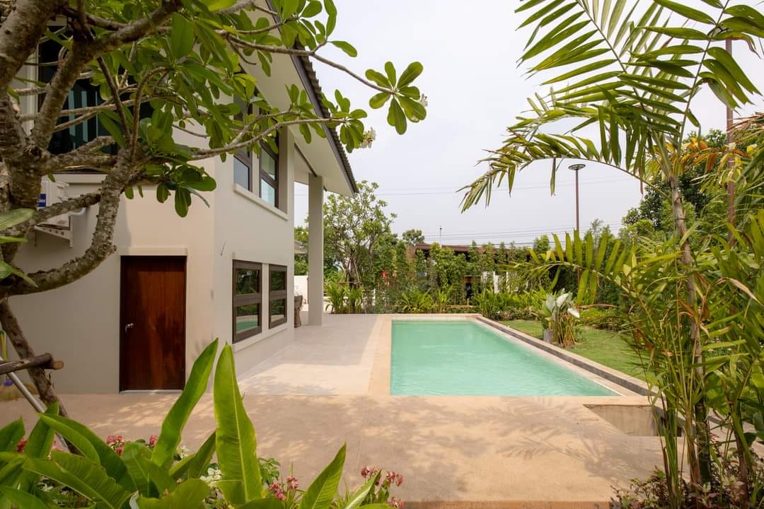 Pool Villa in Saraphi