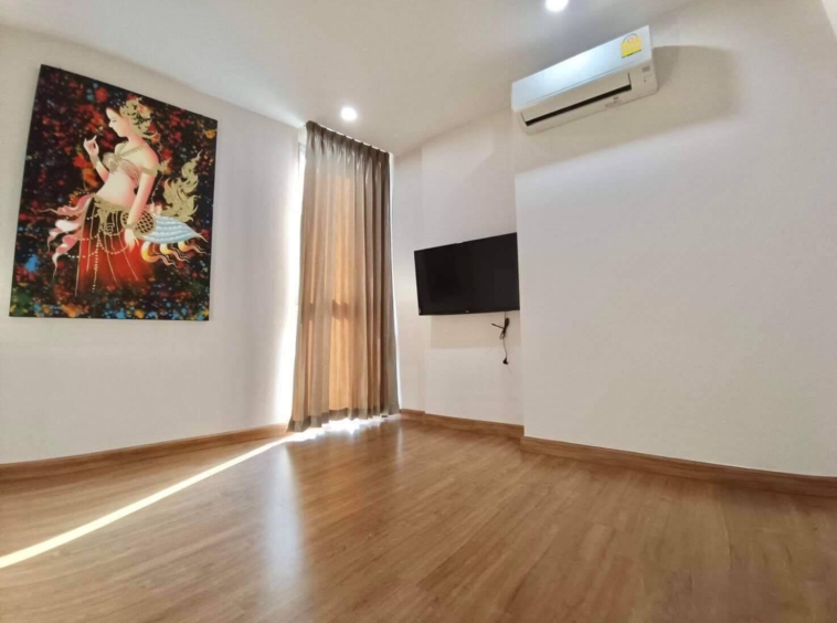 Gorgeous 2 Bedroom Condominium in Nimman For Sale-IRE-IRECS029