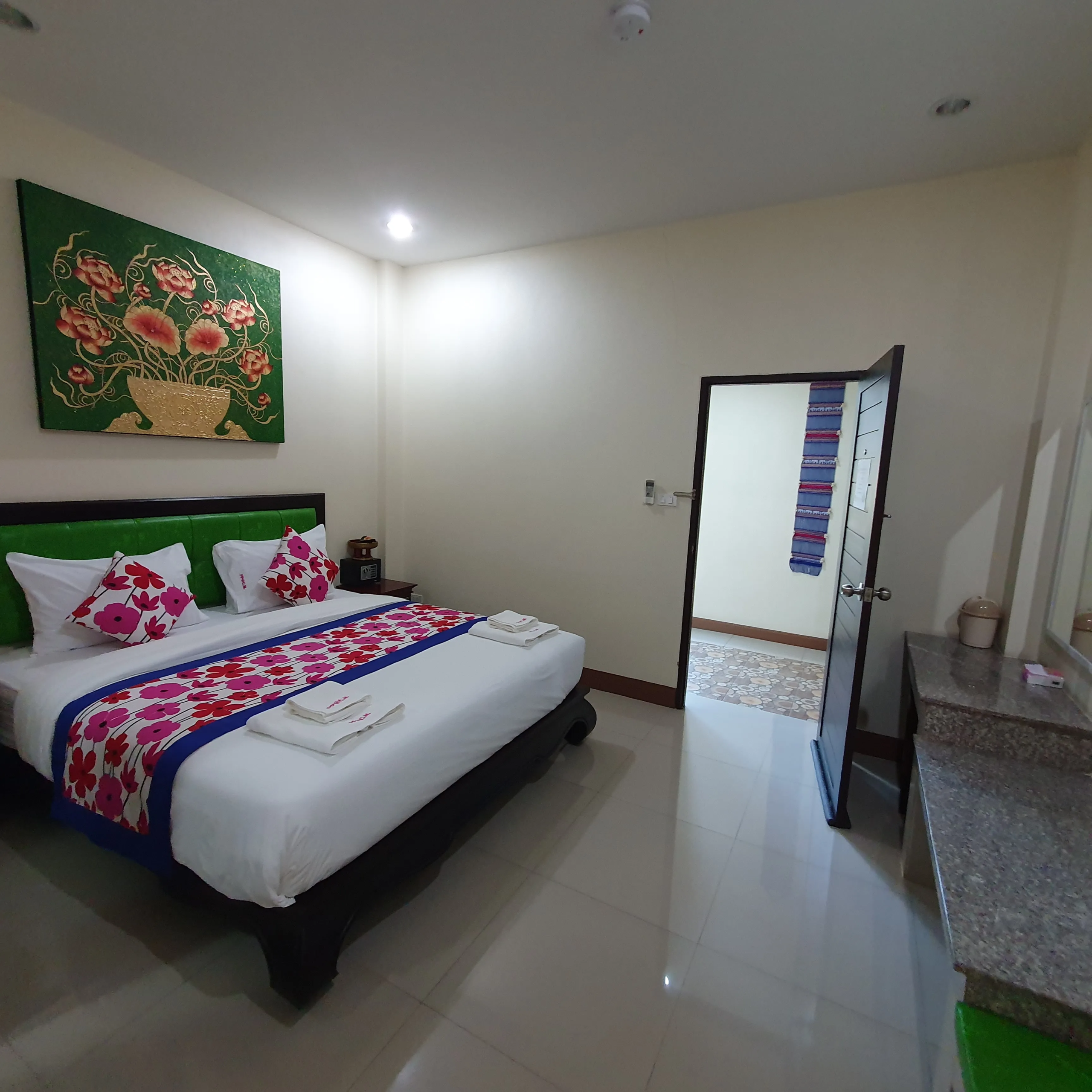 Comfortable Hotel For Sale in Chiang Mai