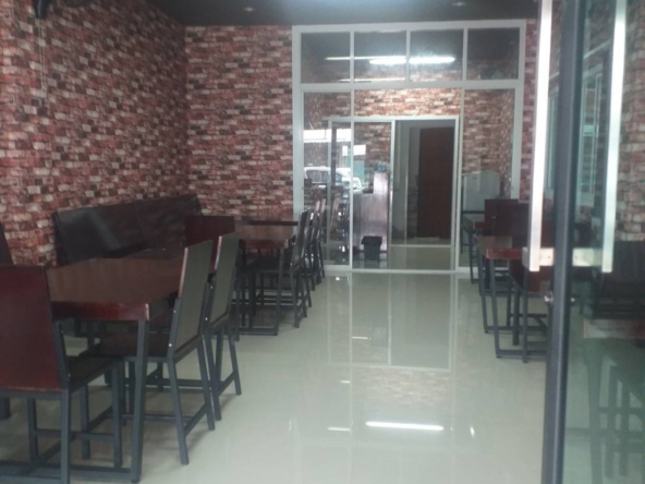 A modern commercial building with 3 bedrooms and 3 bathrooms in the Nong Hoi