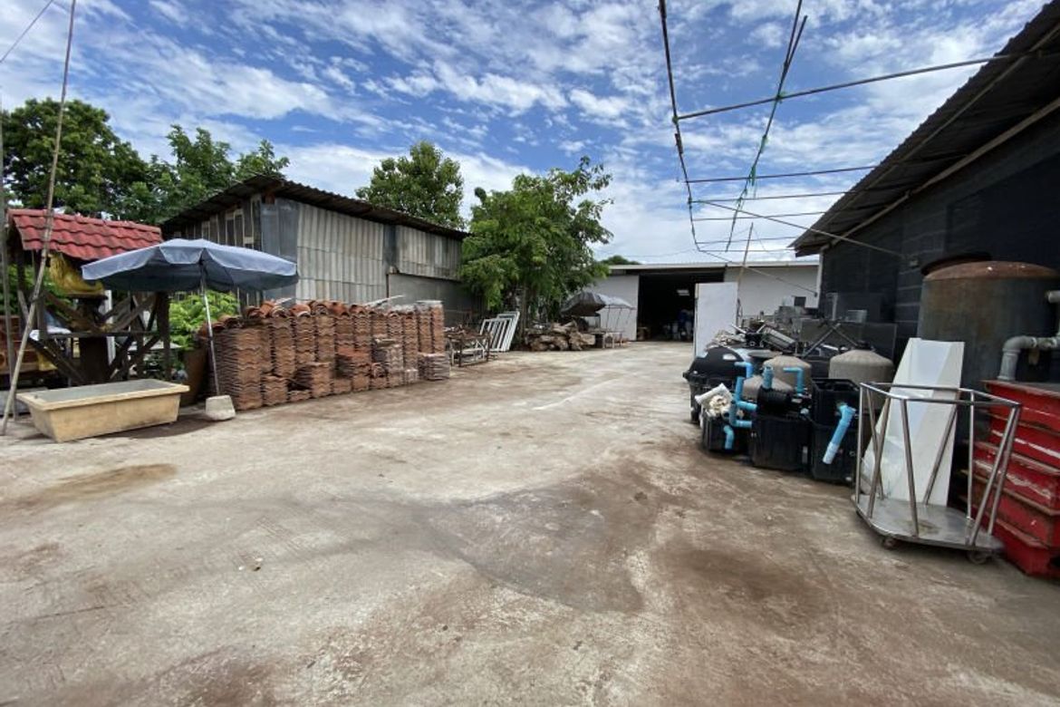 A warehouse for sale in Doi Saket