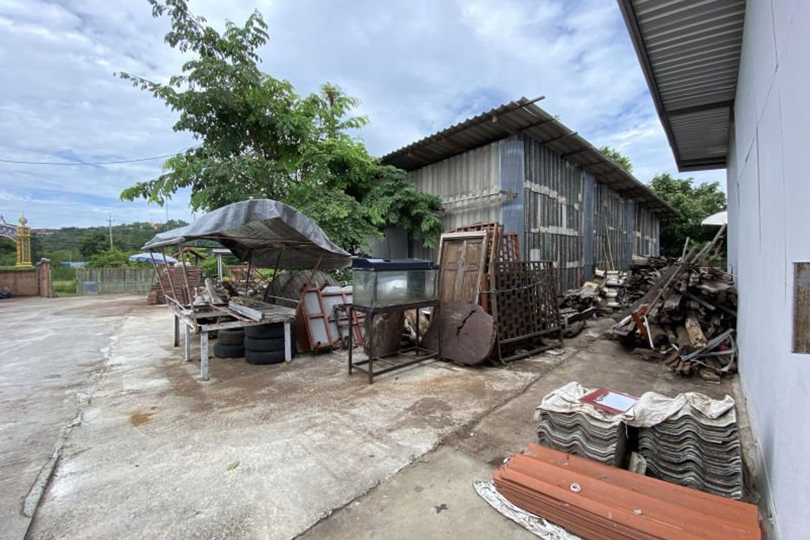 A warehouse for sale in Doi Saket