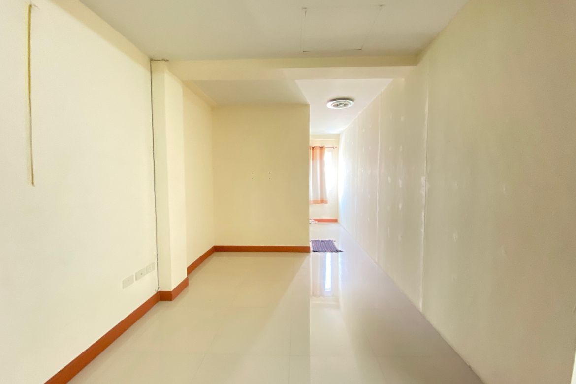 A commercial building for sale in Muang Chiang Mai-P-PCCS906