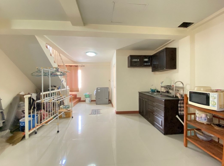 A commercial building for sale in Muang Chiang Mai-P-PCCS906