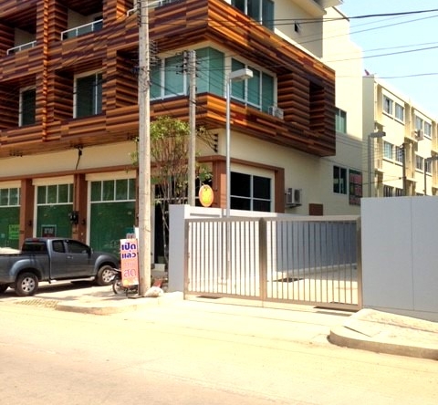 3 Storey Commercial Building For Sale at Green Plus Mall2 Muang Chiang Mai-I-3314