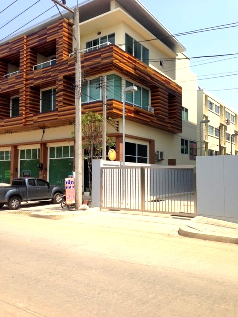 3 Storey Commercial Building For Sale at Green Plus Mall2 Muang Chiang Mai-I-3314