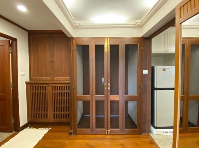 A duplex unit with 3 bed for rent in Suthep area