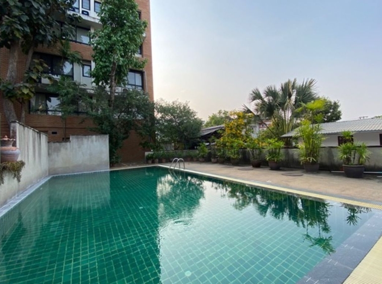 A duplex unit with 3 bed for rent in Suthep area