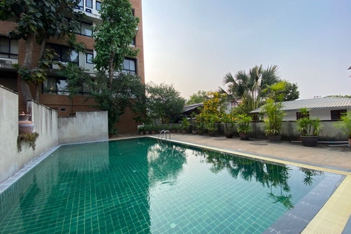 A duplex unit with 3 bed for rent in Suthep area