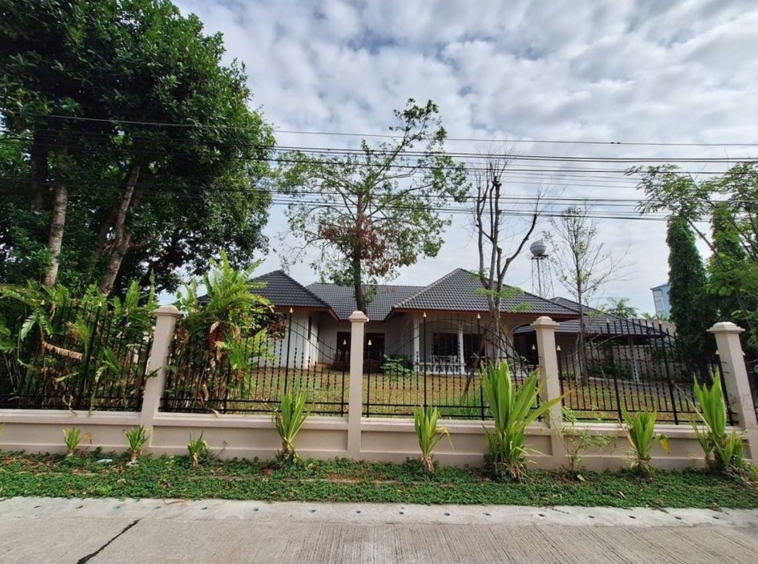 single level In the city near Khao Soi Samer Jai-J-JOY1672