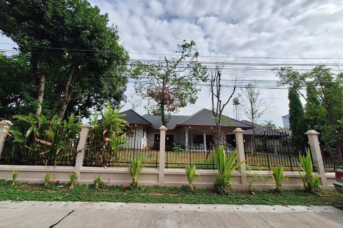 single level In the city near Khao Soi Samer Jai-J-JOY1672