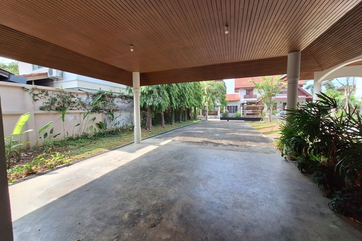 single level In the city near Khao Soi Samer Jai-J-JOY1672