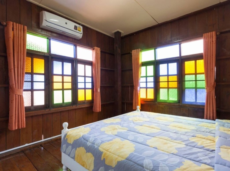 hostel for rent In the area there are 2 houses and 1 garden.-J-JOY1817