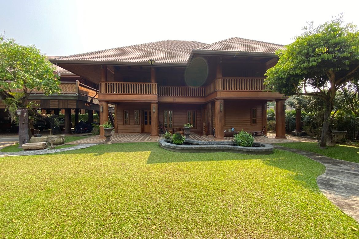 7 bed teakwood house for rent in Tha Sala