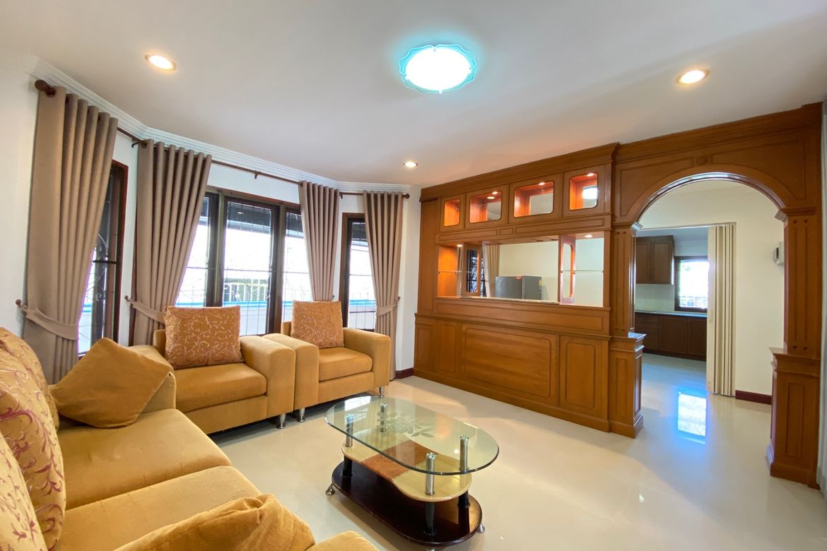 4 bed house for rent in Chang Phuak