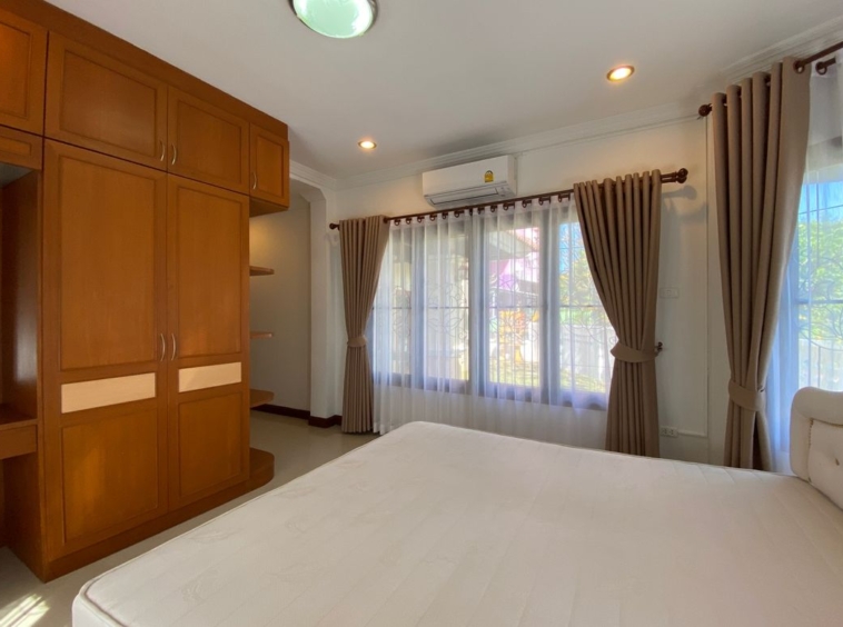 4 bed house for rent in Chang Phuak