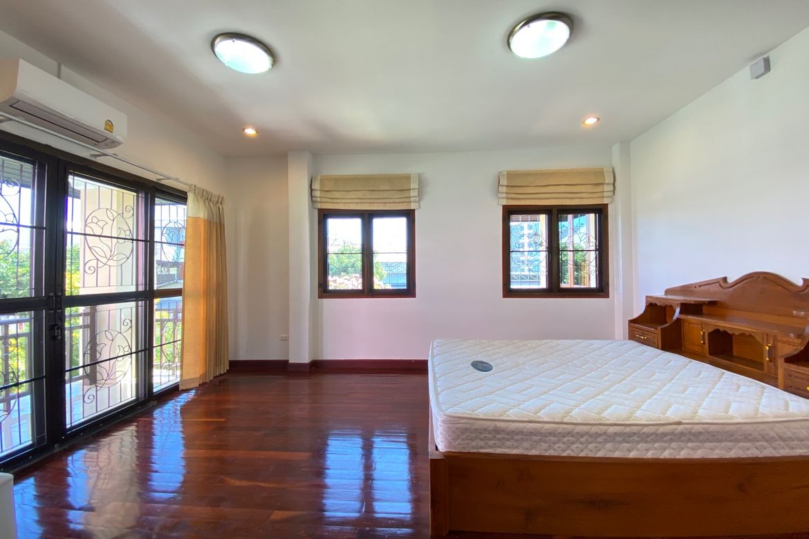 4 bed house for rent in Chang Phuak